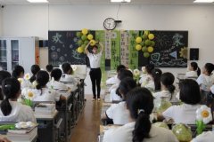 学校组建的专业餐饮团队正